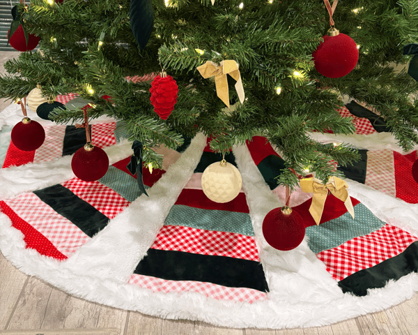 02 Call Ajaire QC Tree Skirt Main