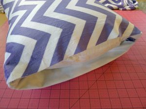 This is the EASIEST way to make a pillow cover...perfect for Beginners