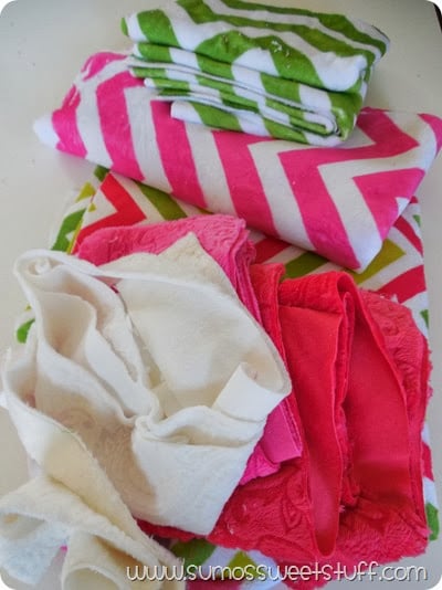 Doll Blankets by SumosSweetStuff.com - These are a great project for scraps, and would make a great gift! #sewing