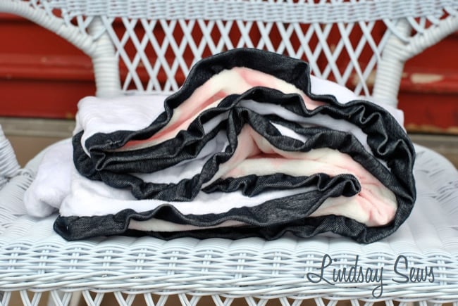 Ruffle-Edge-Blanket-Tutorial-2-LindsaySews