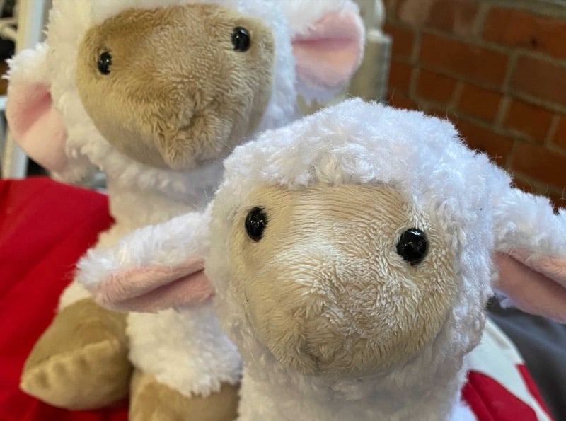 How to Sew the Cutest Lamb Stuffed Animal (Video Tutorial) How to Sew the Cutest Lamb Stuffed Animal (Video Tutorial)
