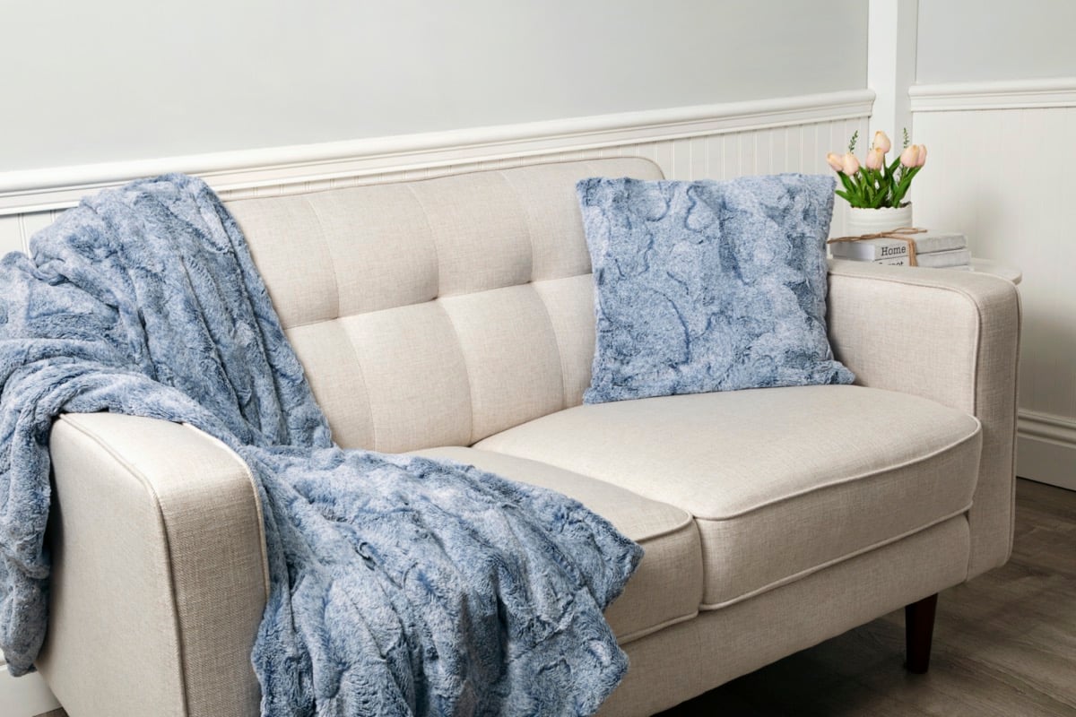 Video How to Make a Quillow with Cuddle® Minky Fabric (& Free Quillow