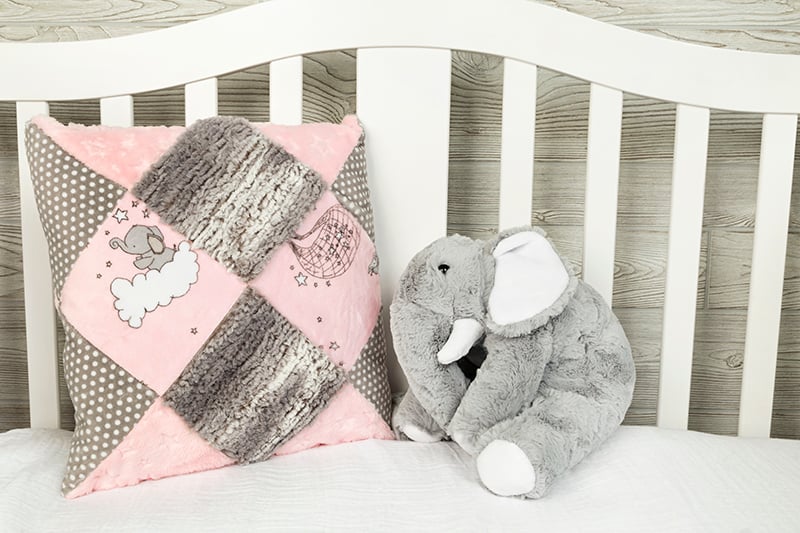 Video: How to Make a Patchwork Accent Pillow with Cuddle® Minky Fabric (& Free Pillow Pattern)