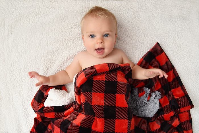 Fleece patchwork lap blanket kit (48x48) - Patriotic, Red, Navy and White  -plastic needle and fleece ribbon included - Mitsy Kit